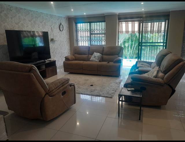 3 BEDROOM HOUSE FOR SALE IN SAFARI GARDENS